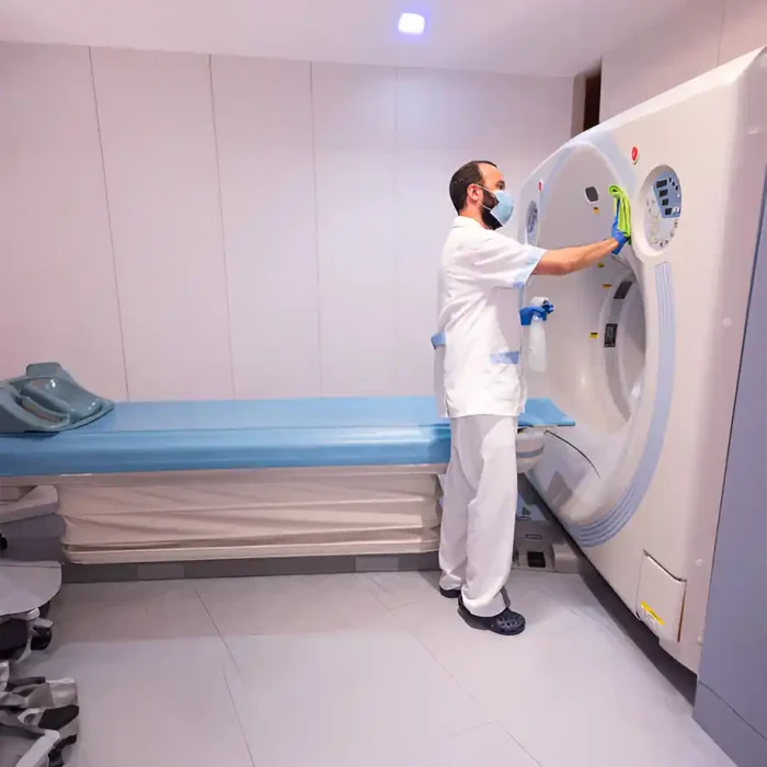Reinigungstechniker für CT-Scanner in Friedberg